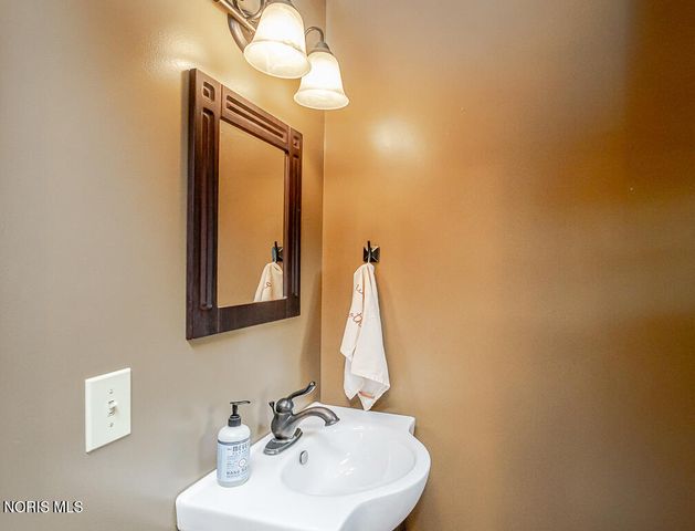 833 River Road, Maumee, OH 43537
