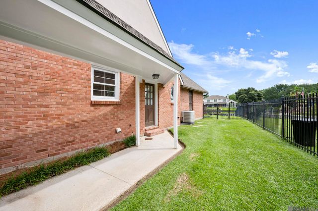 12511 S Lake Sherwood Ave, Baton Rouge, LA 70816