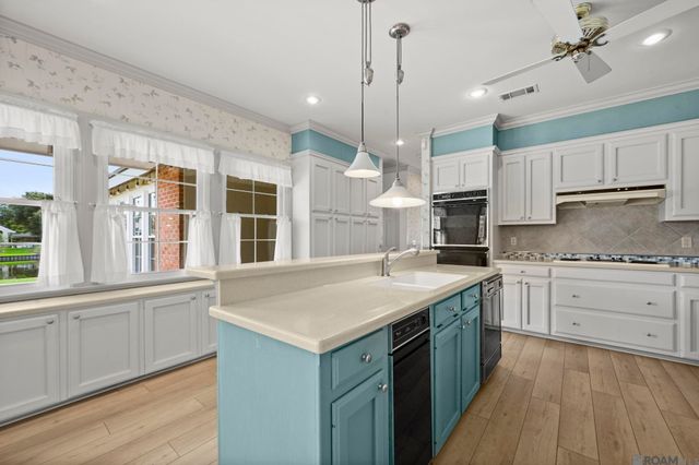 12511 S Lake Sherwood Ave, Baton Rouge, LA 70816