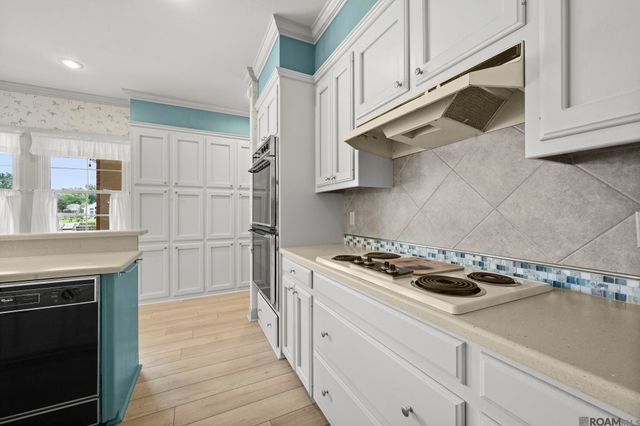 12511 S Lake Sherwood Ave, Baton Rouge, LA 70816