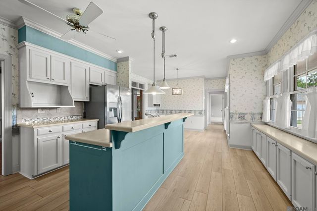 12511 S Lake Sherwood Ave, Baton Rouge, LA 70816