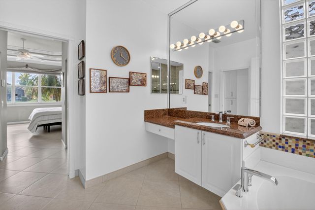 7350 Cortes Lake Drive, Delray Beach, FL 33446