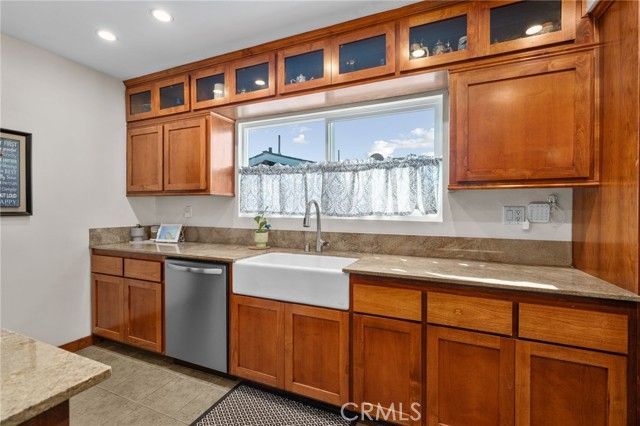 519 N 8th, Upland, CA 91786