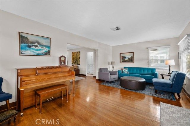 519 N 8th, Upland, CA 91786