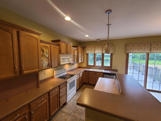 W220S3864 Crestview DRIVE, Waukesha, WI 53189
