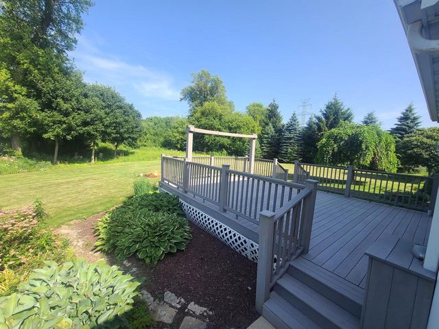 W220S3864 Crestview DRIVE, Waukesha, WI 53189