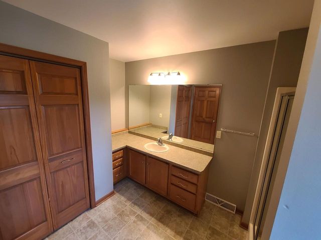 W220S3864 Crestview DRIVE, Waukesha, WI 53189