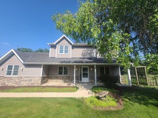 W220S3864 Crestview DRIVE, Waukesha, WI 53189