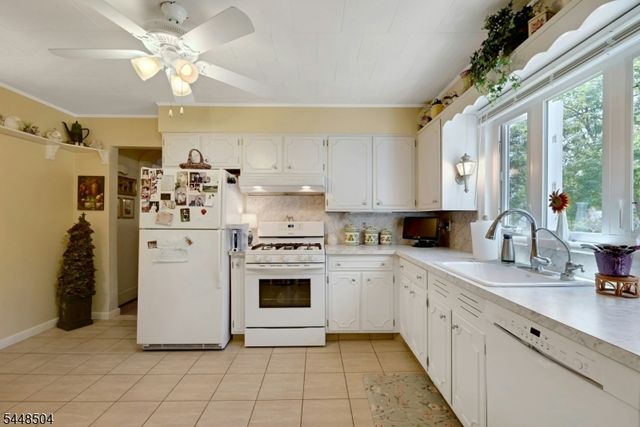 111 Van Winkle Ave, Hawthorne Boro, NJ 07506