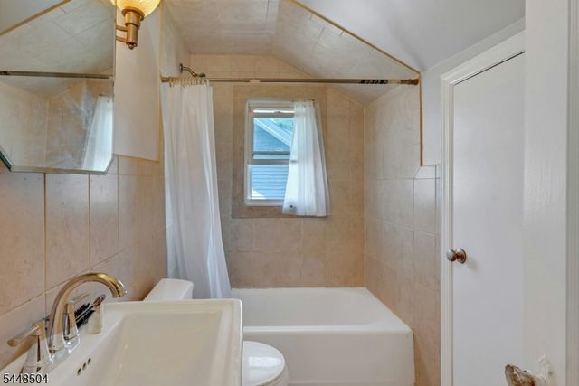 111 Van Winkle Ave, Hawthorne Boro, NJ 07506