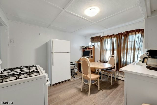 111 Van Winkle Ave, Hawthorne Boro, NJ 07506