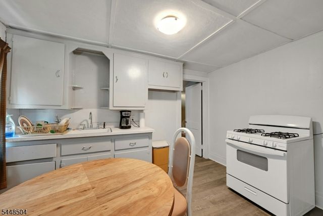 111 Van Winkle Ave, Hawthorne Boro, NJ 07506