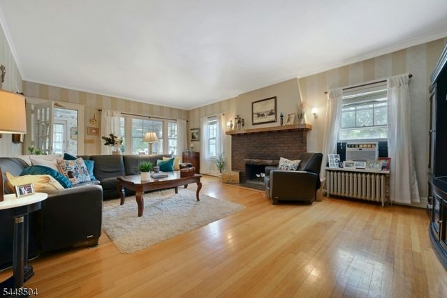 111 Van Winkle Ave, Hawthorne Boro, NJ 07506