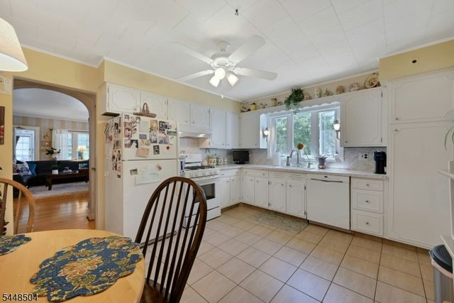 111 Van Winkle Ave, Hawthorne Boro, NJ 07506