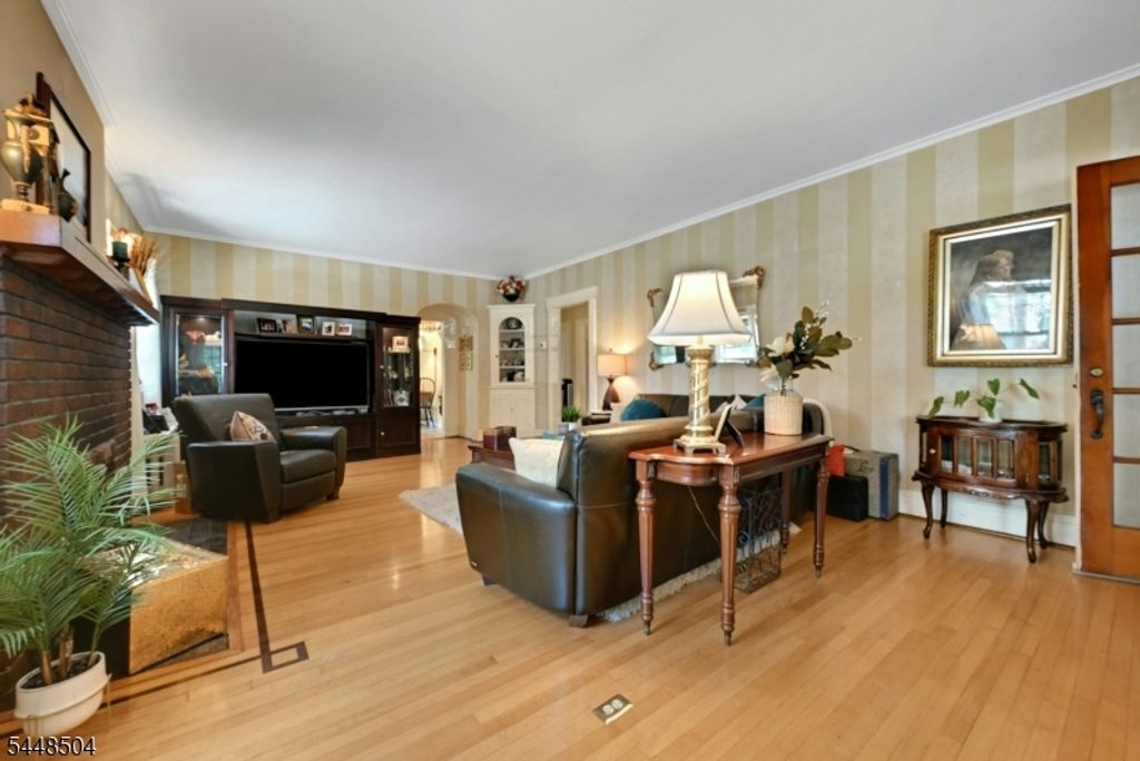 111 Van Winkle Ave, Hawthorne Boro, NJ 07506 — photo 4
