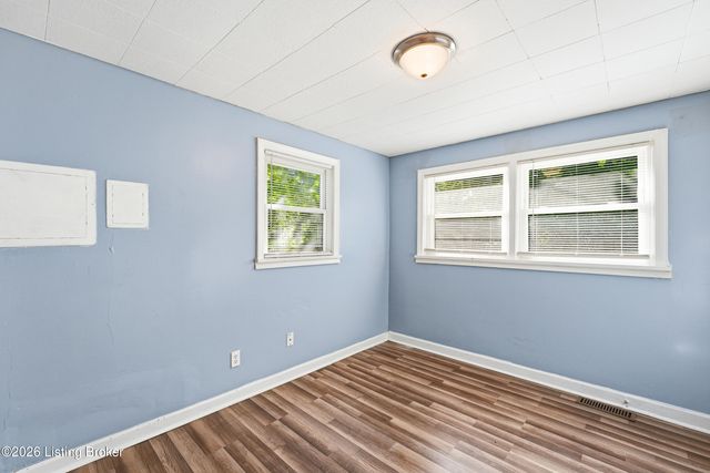 6624 Kenmore Ave, Louisville, KY 40216
