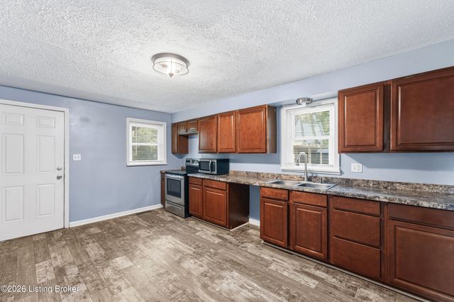 6624 Kenmore Ave, Louisville, KY 40216