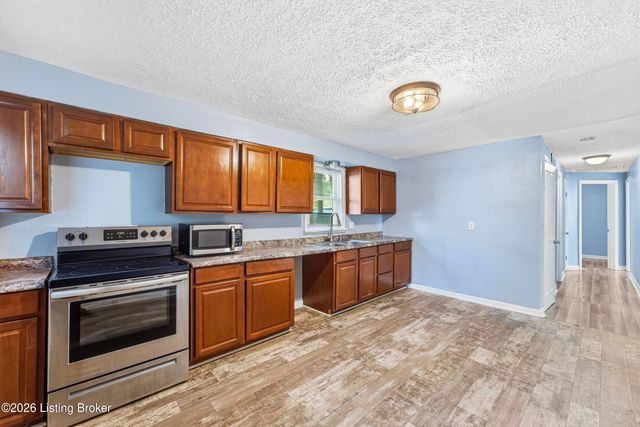 6624 Kenmore Ave, Louisville, KY 40216