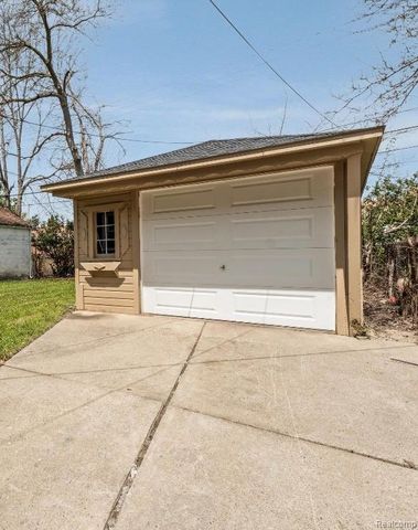 16829 Stricker Avenue, Eastpointe, MI 48021