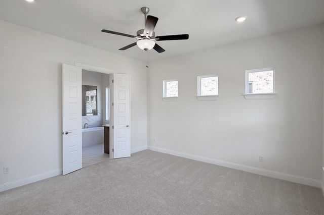 221 Medallion ST, Liberty Hill, TX 78642