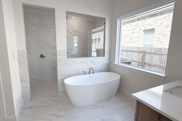 221 Medallion ST, Liberty Hill, TX 78642