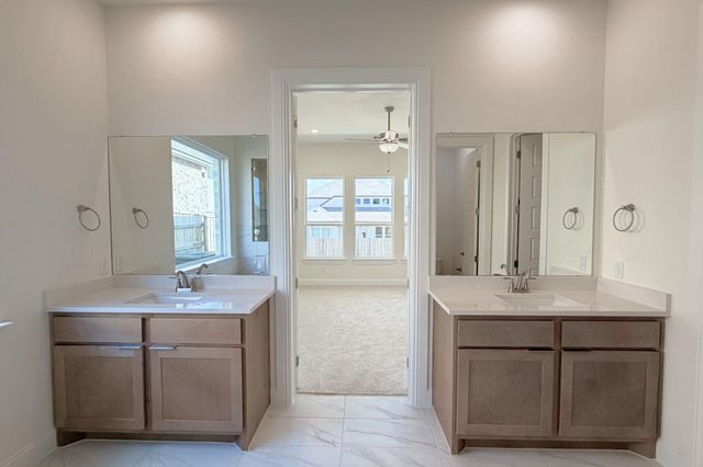 221 Medallion ST, Liberty Hill, TX 78642