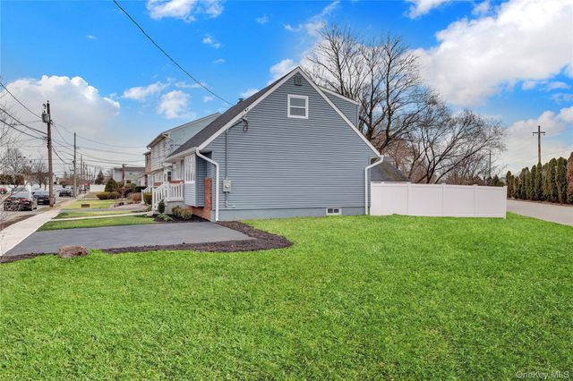 89 Sherman Avenue, Bethpage, NY 11714