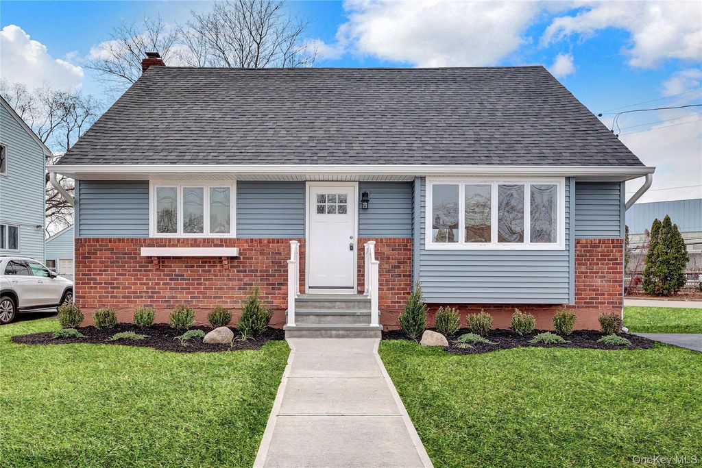 89 Sherman Avenue, Bethpage, NY 11714