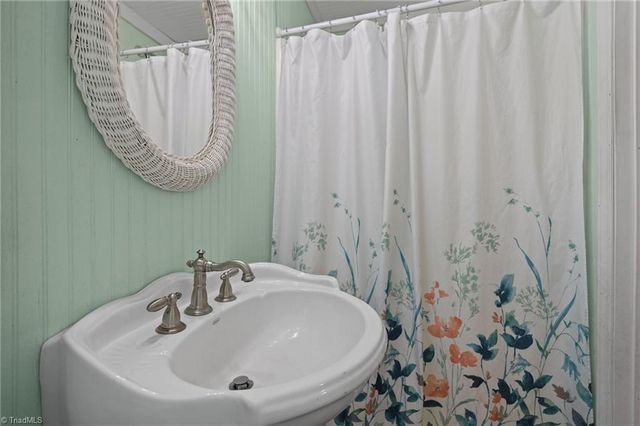 207 Hersey Collins Road, Mount Airy, NC 27030