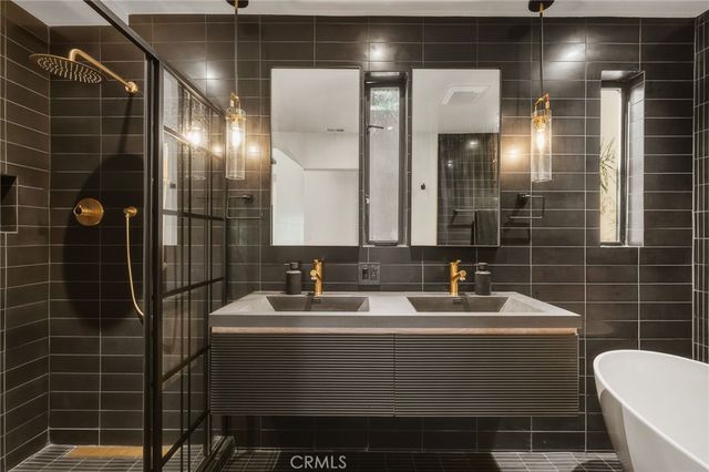 3601 Dixie Canyon Place, Sherman Oaks, CA 91423