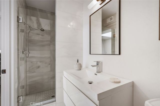 3601 Dixie Canyon Place, Sherman Oaks, CA 91423