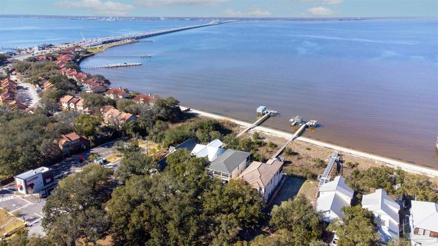4 Duncan Ave, Gulf Breeze, FL 32561
