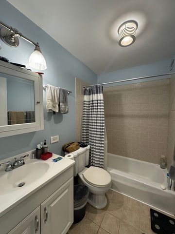 1560 N Sandburg Terrace 1505, Chicago, IL 60610