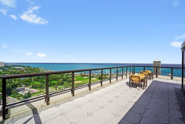 1560 N Sandburg Terrace 1505, Chicago, IL 60610