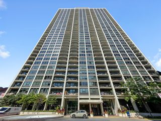 1560 N Sandburg Terrace 1505, Chicago, IL 60610