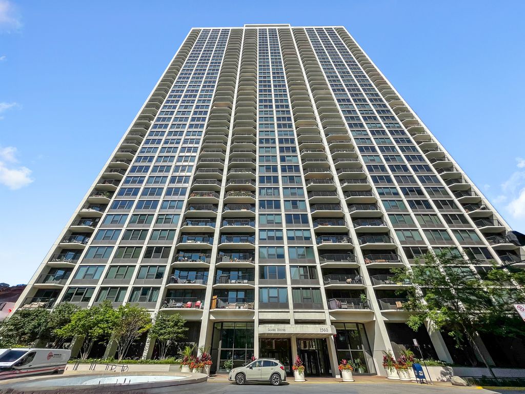 1560 N Sandburg Terrace 1505, Chicago, IL 60610
