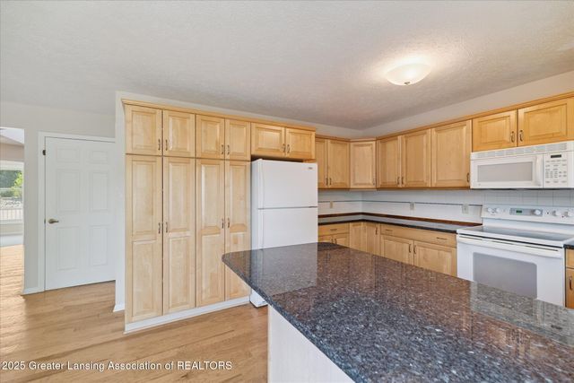 6725 French Creek Drive, Lansing, MI 48917