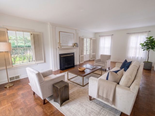 2929 Indianwood Road, Wilmette, IL 60091