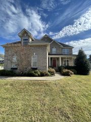 426 Creekview Dr, Murfreesboro, TN 37128