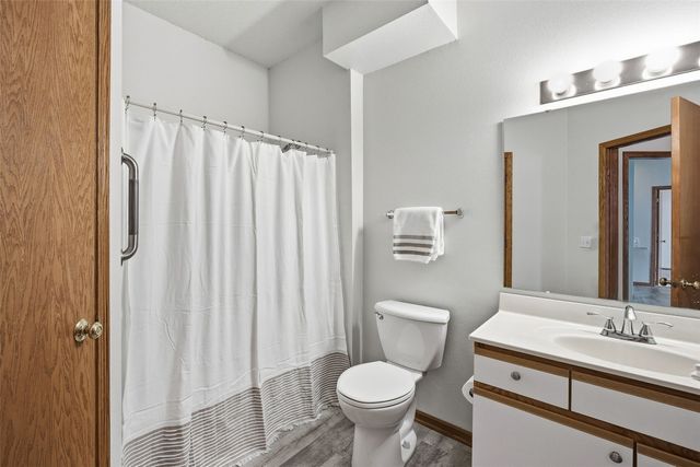 250 Cimarron Drive 202, Hiawatha, IA 52233