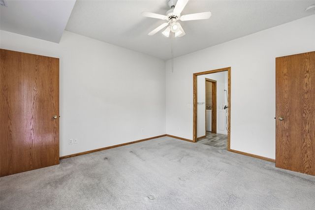 250 Cimarron Drive 202, Hiawatha, IA 52233