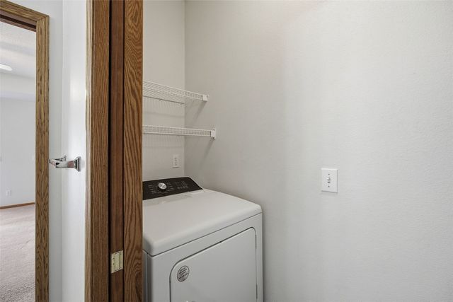 250 Cimarron Drive 202, Hiawatha, IA 52233