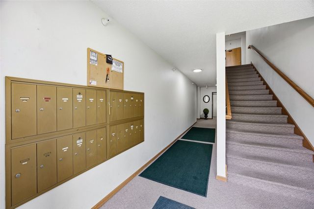 250 Cimarron Drive 202, Hiawatha, IA 52233