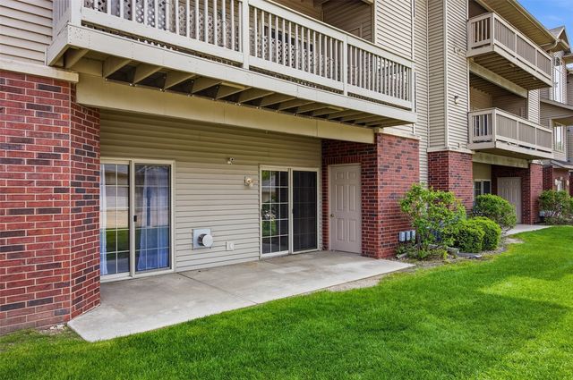 250 Cimarron Drive 202, Hiawatha, IA 52233