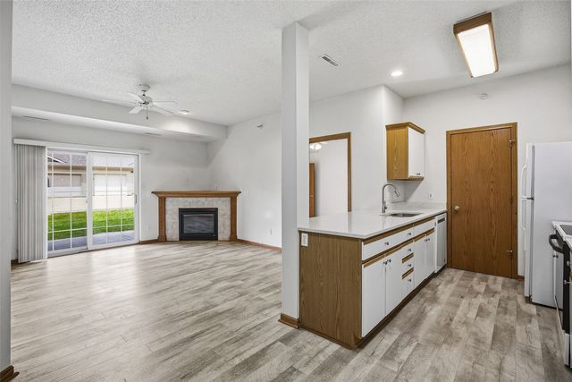 250 Cimarron Drive 202, Hiawatha, IA 52233