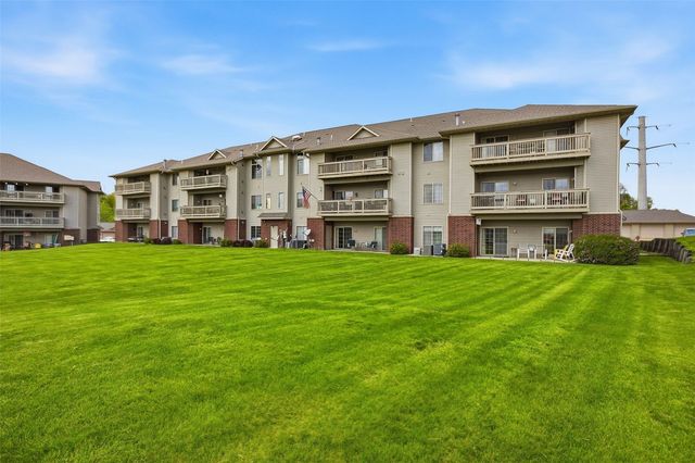 250 Cimarron Drive 202, Hiawatha, IA 52233