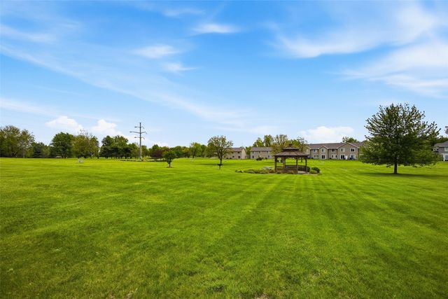 250 Cimarron Drive 202, Hiawatha, IA 52233