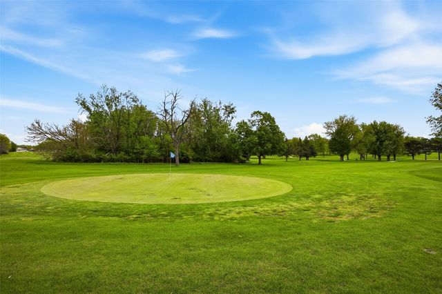 250 Cimarron Drive 202, Hiawatha, IA 52233