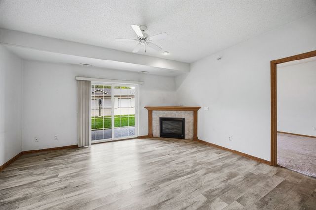 250 Cimarron Drive 202, Hiawatha, IA 52233