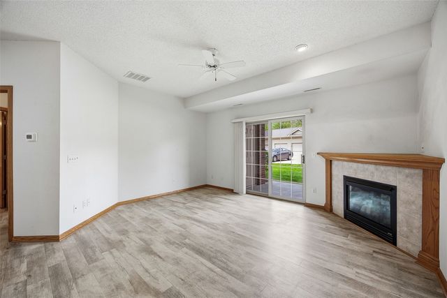 250 Cimarron Drive 202, Hiawatha, IA 52233